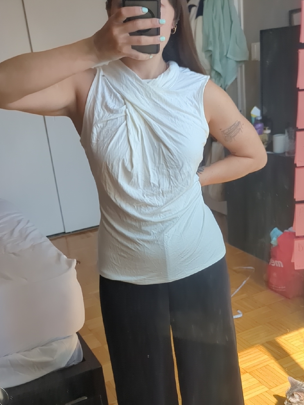 Elie Tahari White Twisted Front Sleeveless Tank